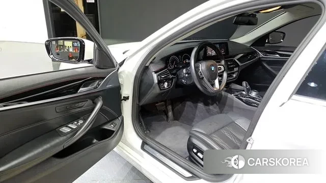 BMW 5 Series (G30) id 3018565 из Кореи 20