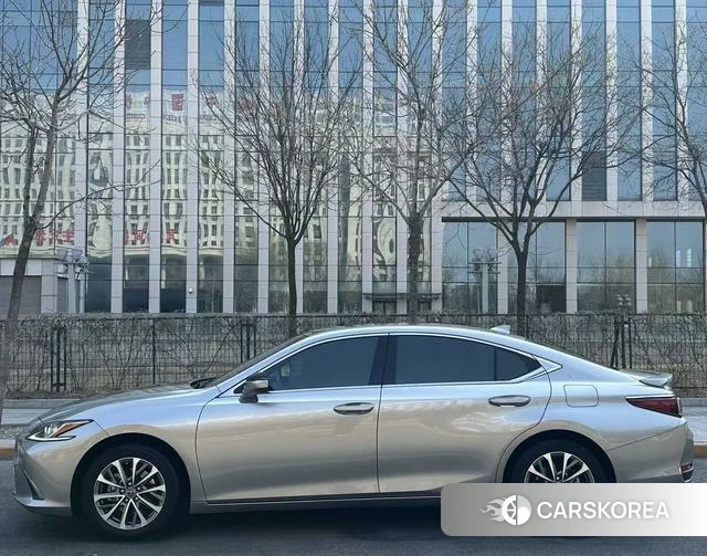 Lexus ES id 4209087 из Китая 20