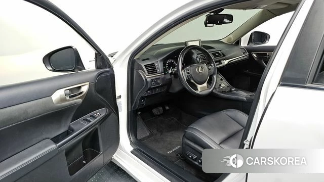 Lexus CT200h id 3917336 из Кореи 20