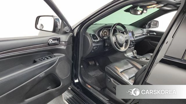 Jeep Grand Cherokee id 4536100 из Кореи 36