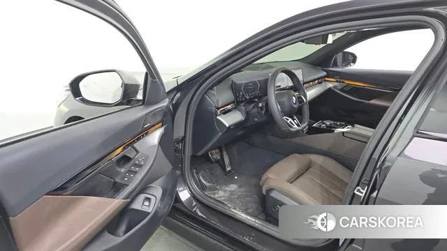 BMW 5 Series (G60) id 3689453 из Кореи 20