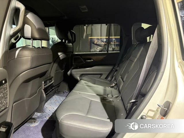 Lexus LX id 4291548 из Китая 24