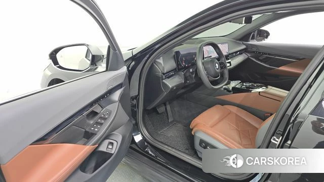 BMW 5 Series (G60) id 4528078 из Кореи 35