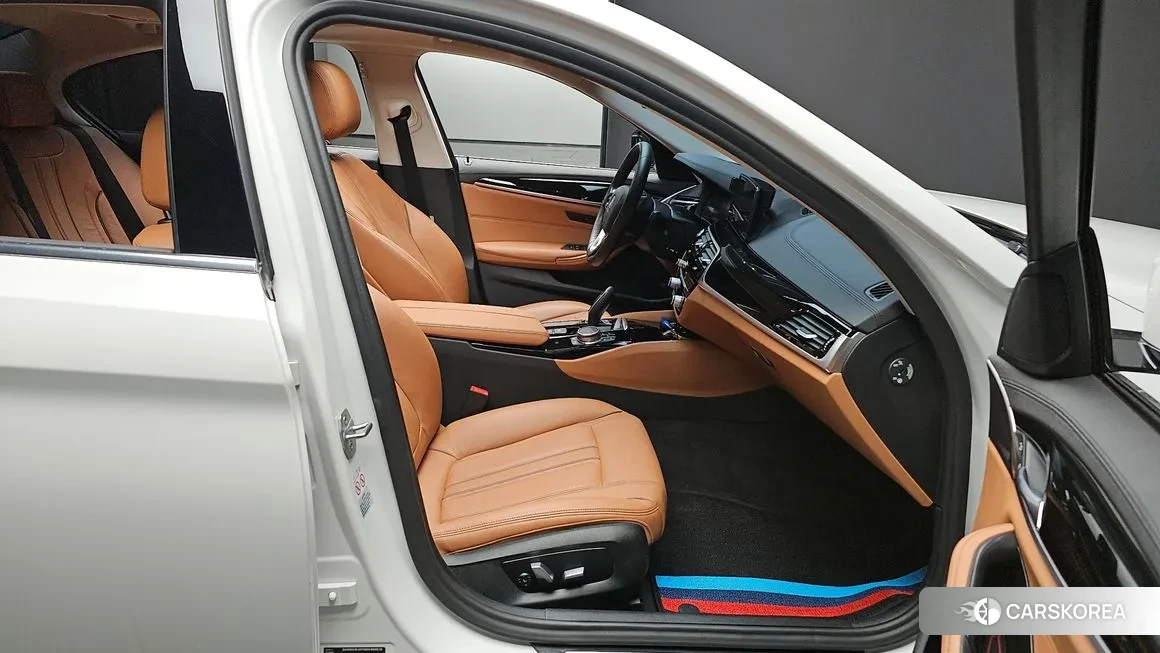 BMW 5 Series (G30) id 2137771 из Кореи 20