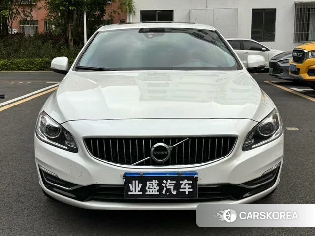 Volvo S60 id 3888983 из Китая 17