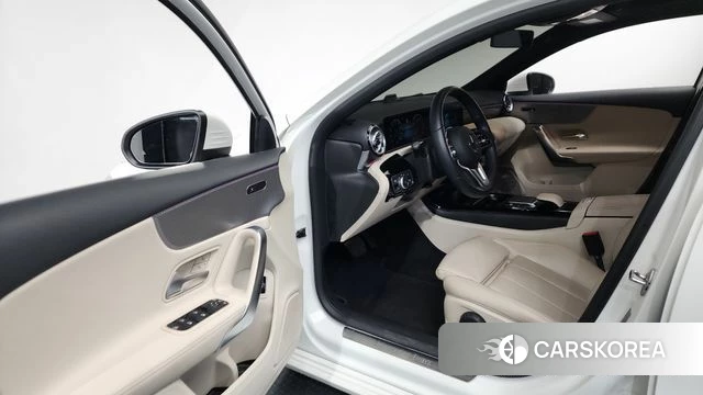 Mercedes-Benz A-Class W177 id 4349892 из Кореи 33