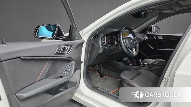 BMW 1 Series (F40) id 3965815 из Кореи 20