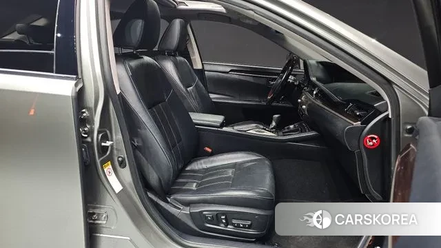 Lexus New ES300h id 3631863 из Кореи 20