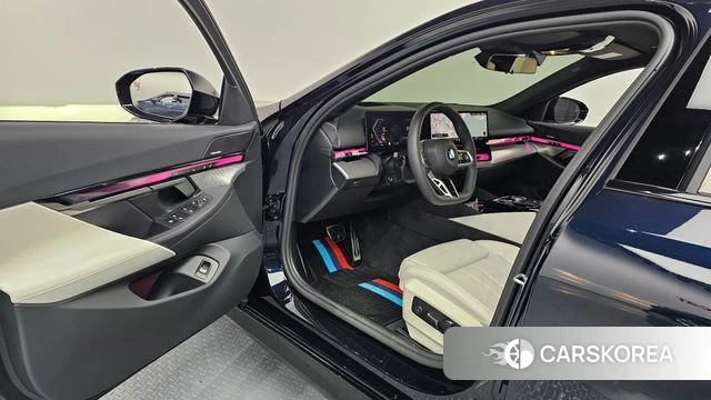 BMW 5 Series (G60) id 4222623 из Кореи 36