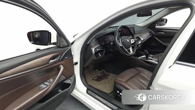 BMW 5 Series (G30) id 3885424 из Кореи 20