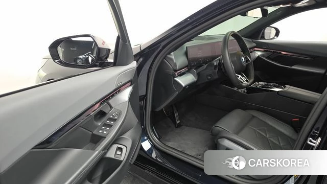 BMW 5 Series (G60) id 4387993 из Кореи 35