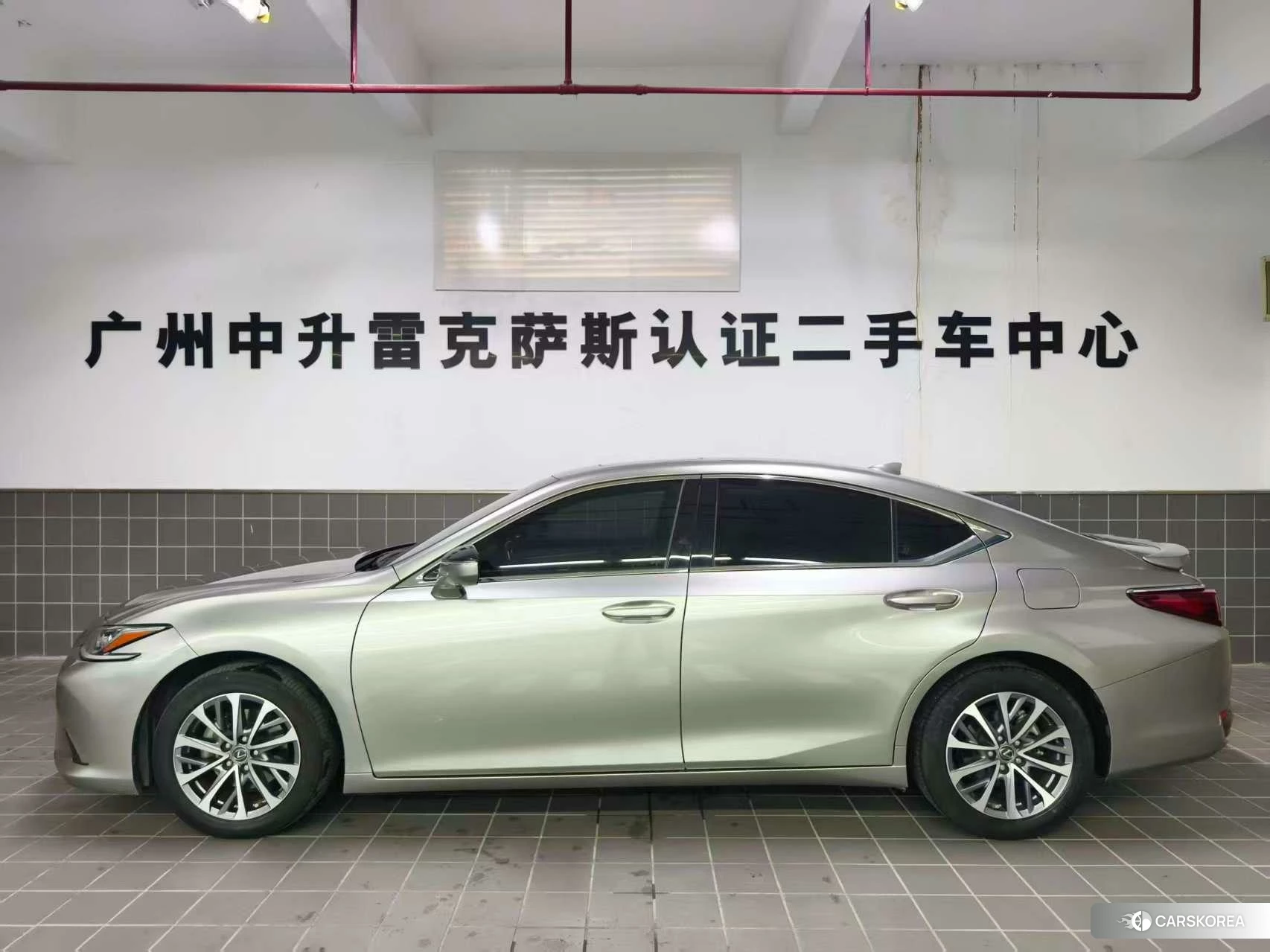 Lexus ES id 4467930 из Китая 22