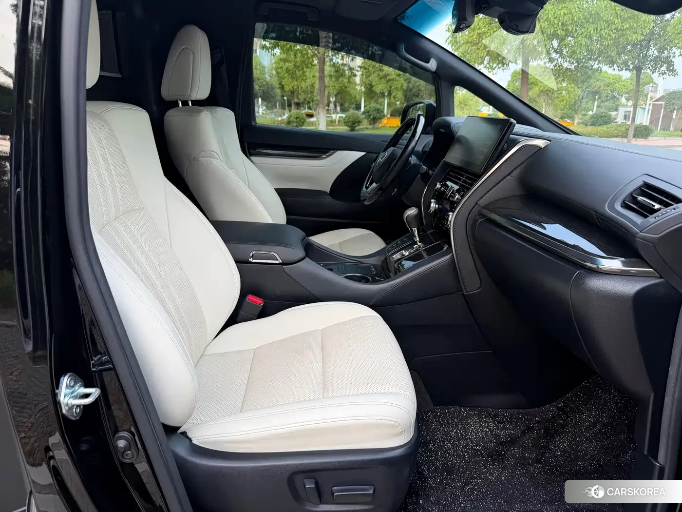 Lexus LM id 4679920 из Китая 24