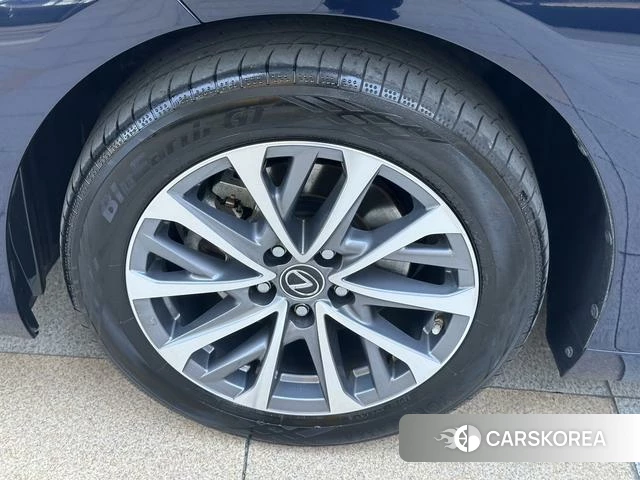 Lexus ES id 4321077 из Китая 23