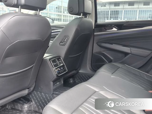 Volkswagen Passat id 4261123 из Китая 12