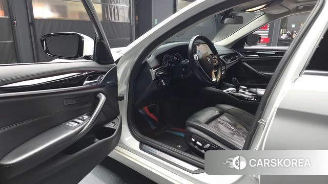 BMW 5 Series (G30) id 3885963 из Кореи 20