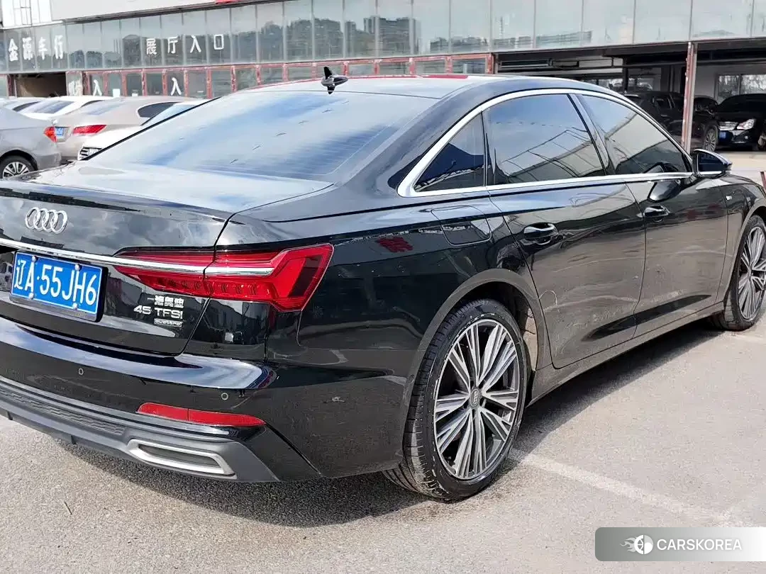 Audi A6L id 4629695 из Китая 16