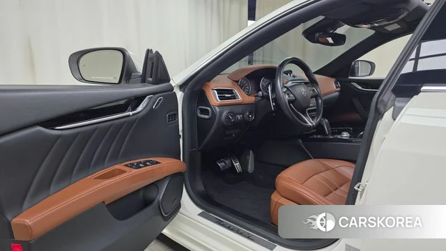 Maserati Ghibli id 4894192 из Кореи 32