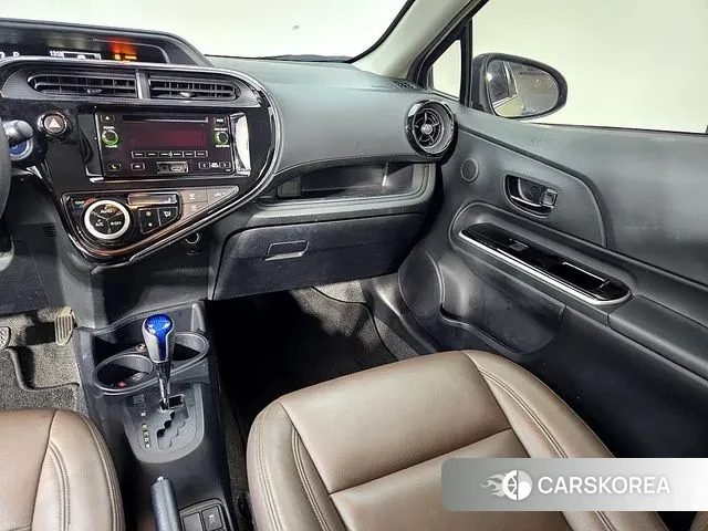 Toyota Prius C id 3499957 из Кореи 20