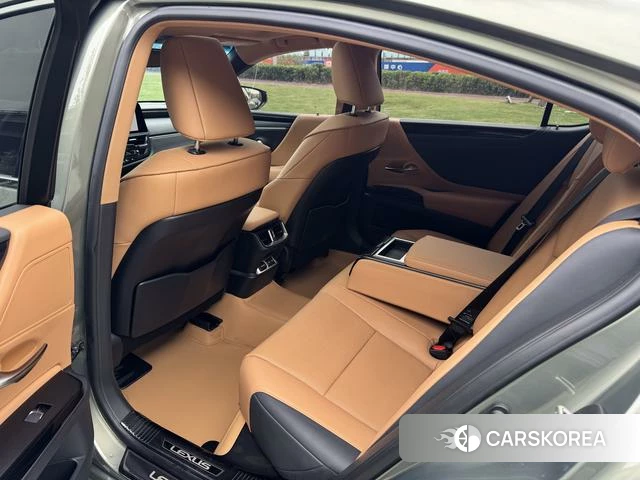 Lexus ES id 4335294 из Китая 13