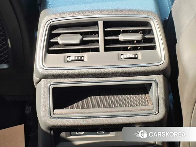 Audi A6L id 4272793 из Китая 16
