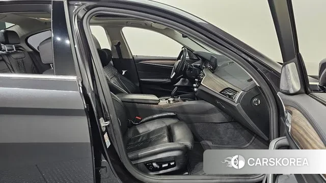 BMW 5 Series (G30) id 3324851 из Кореи 20