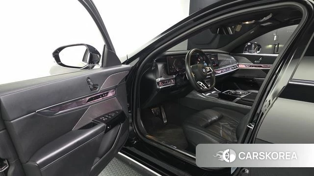 BMW 7 Series (G70) id 4185896 из Кореи 39