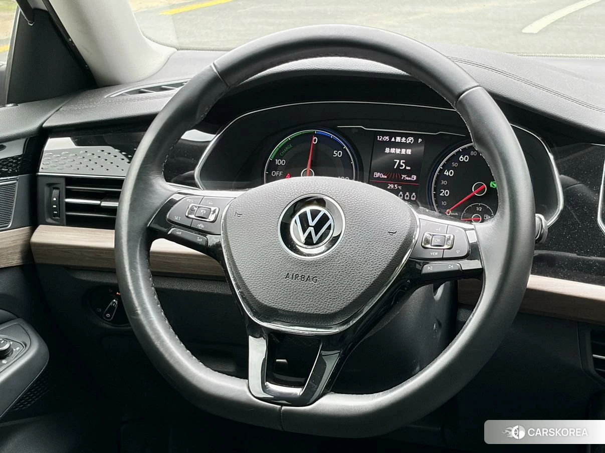 Volkswagen Passat PHEV id 4467410 из Китая 11