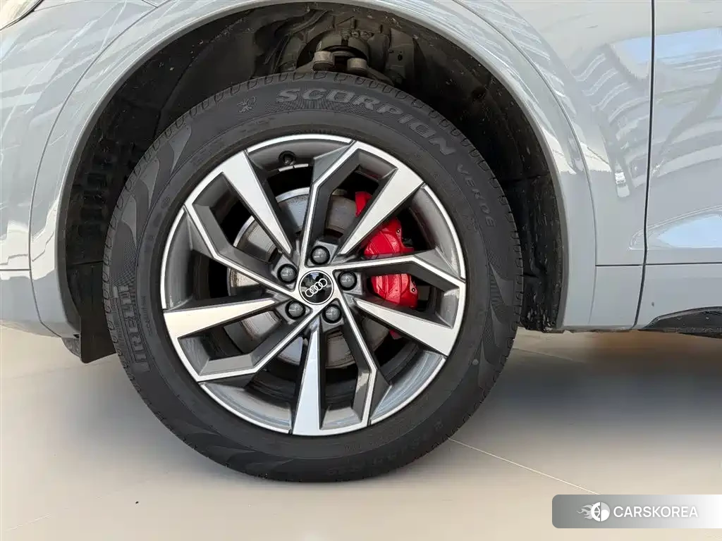 Audi Q5L id 4570370 из Китая 16