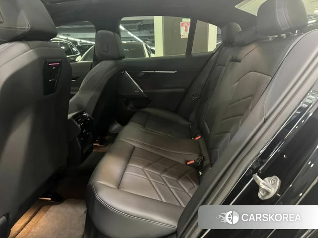 BMW 5 Series (G60) id 3909415 из Кореи 17