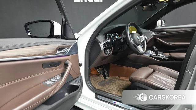 BMW 5 Series (G30) id 4203556 из Кореи 31