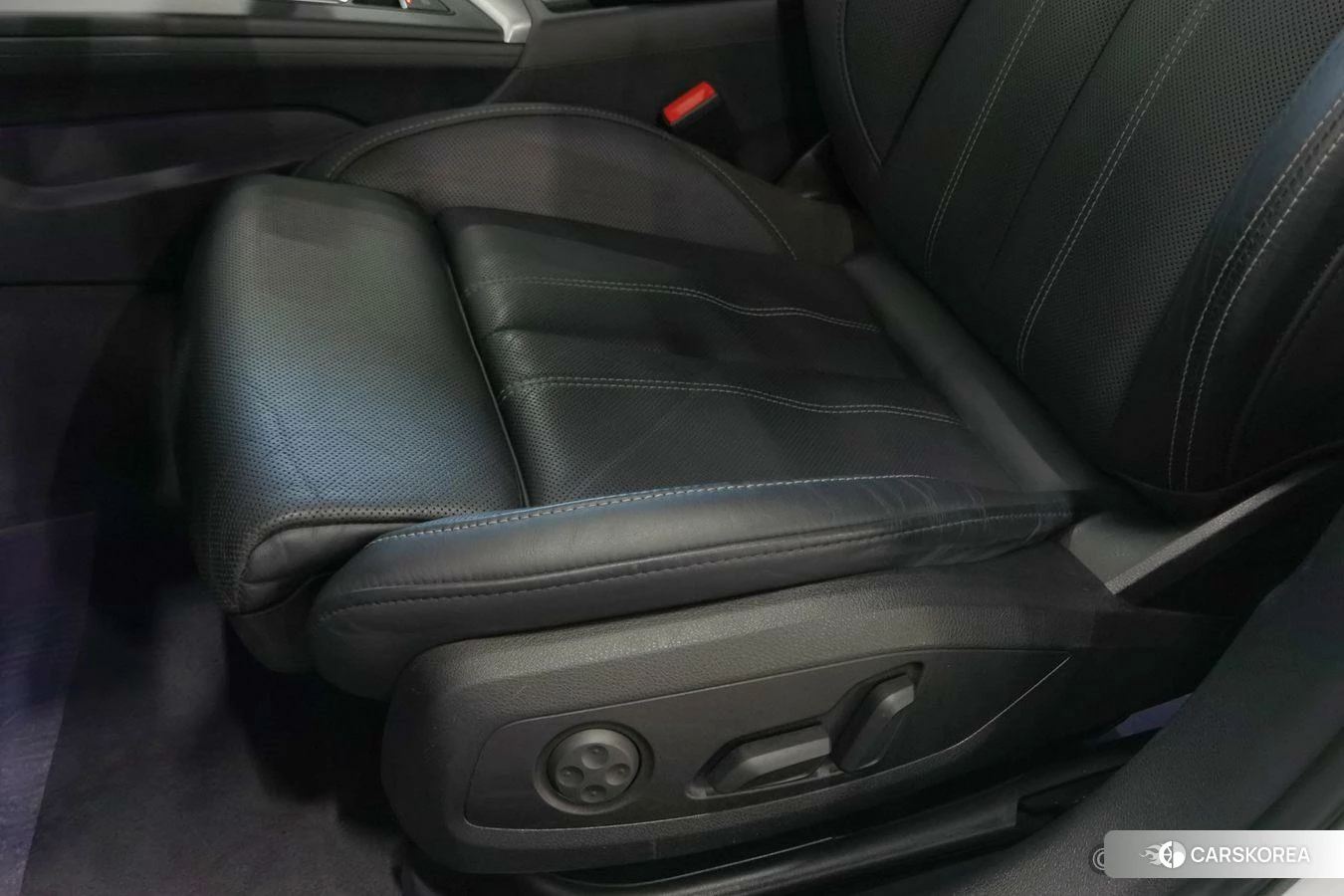 Audi A4L id 4426541 из Китая 24