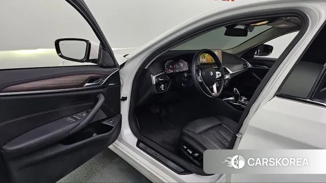 BMW 5 Series (G30) id 3472495 из Кореи 20