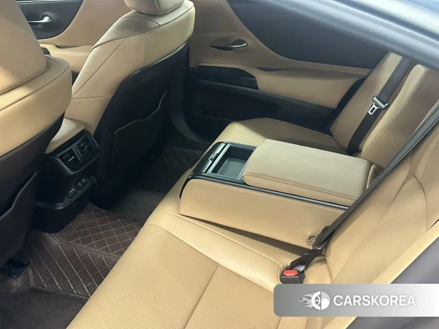 Lexus ES id 4291526 из Китая 20