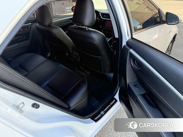 Toyota Corolla dual engine E+ id 4235869 из Китая 17