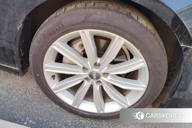 Audi A6L id 4271914 из Китая 17