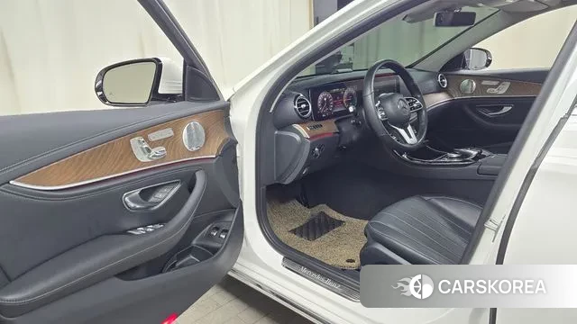 Mercedes-Benz E-Class W213 id 3708896 из Кореи 20