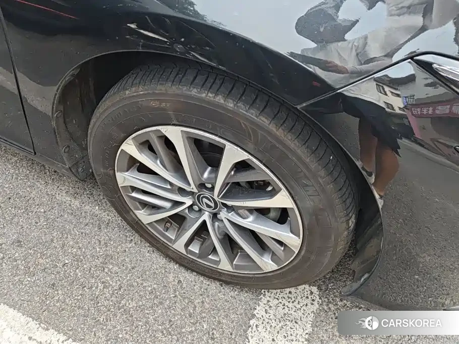 Lexus ES id 4600608 из Китая 16