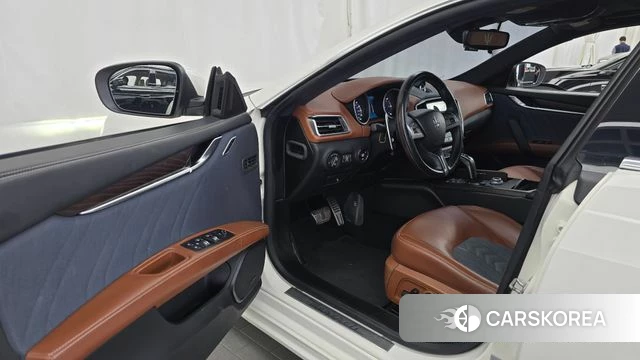 Maserati Ghibli id 4508046 из Кореи 32