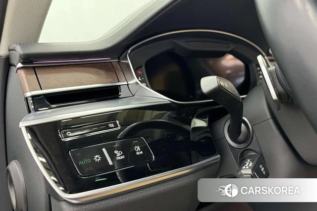 Audi A8 id 4407565 из Китая 17