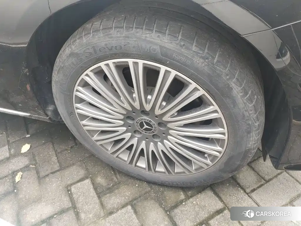 Mercedes-Benz E-Class id 4622383 из Китая 26