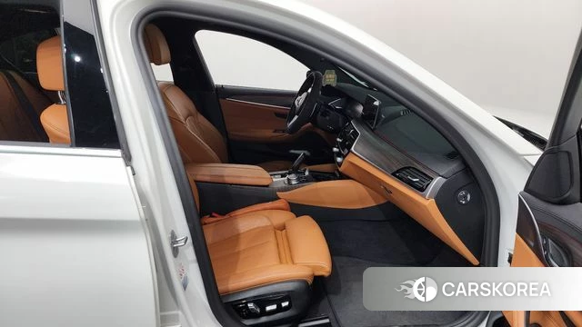 BMW 5 Series (G30) id 3885647 из Кореи 20