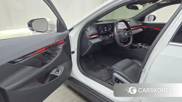 BMW 5 Series (G60) id 3629231 из Кореи 20