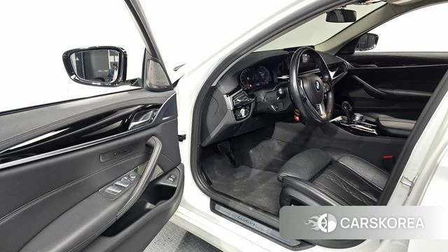 BMW 5 Series (G30) id 4872622 из Кореи 31