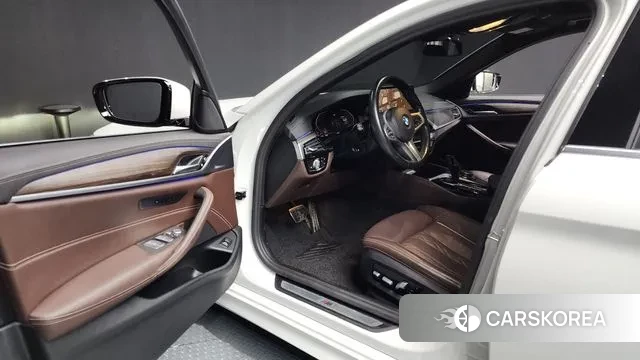 BMW 5 Series (G30) id 3232862 из Кореи 20