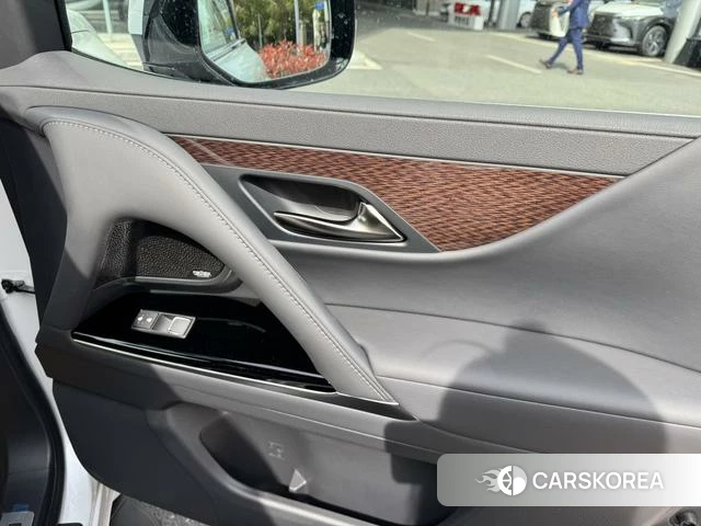 Lexus LX id 4239655 из Китая 23