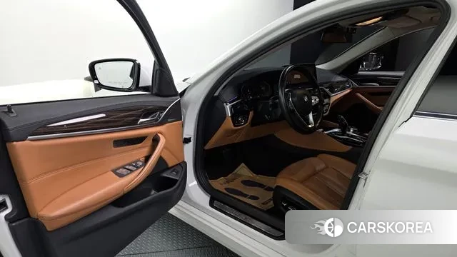 BMW 5 Series (G30) id 3448868 из Кореи 20