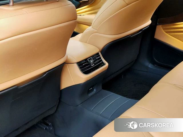 Lexus LS id 4215629 из Китая 10