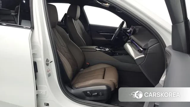 BMW 5 Series (G60) id 3442188 из Кореи 20