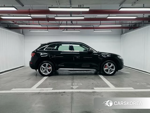 Audi Q5L id 4209417 из Китая 20